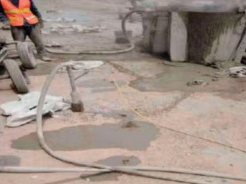 通什镇水泥混凝土路面板底注浆技术 路面脱空注浆整治方案